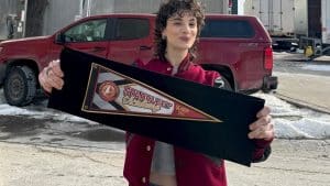 Zoe Steiner mit 'Starfleet Academy Season One'-Banner vor The Star Trek Stage