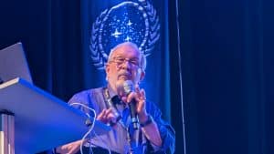 Dan Curry bei seinem Vortrag auf der Hauptbühne der FedCon 33