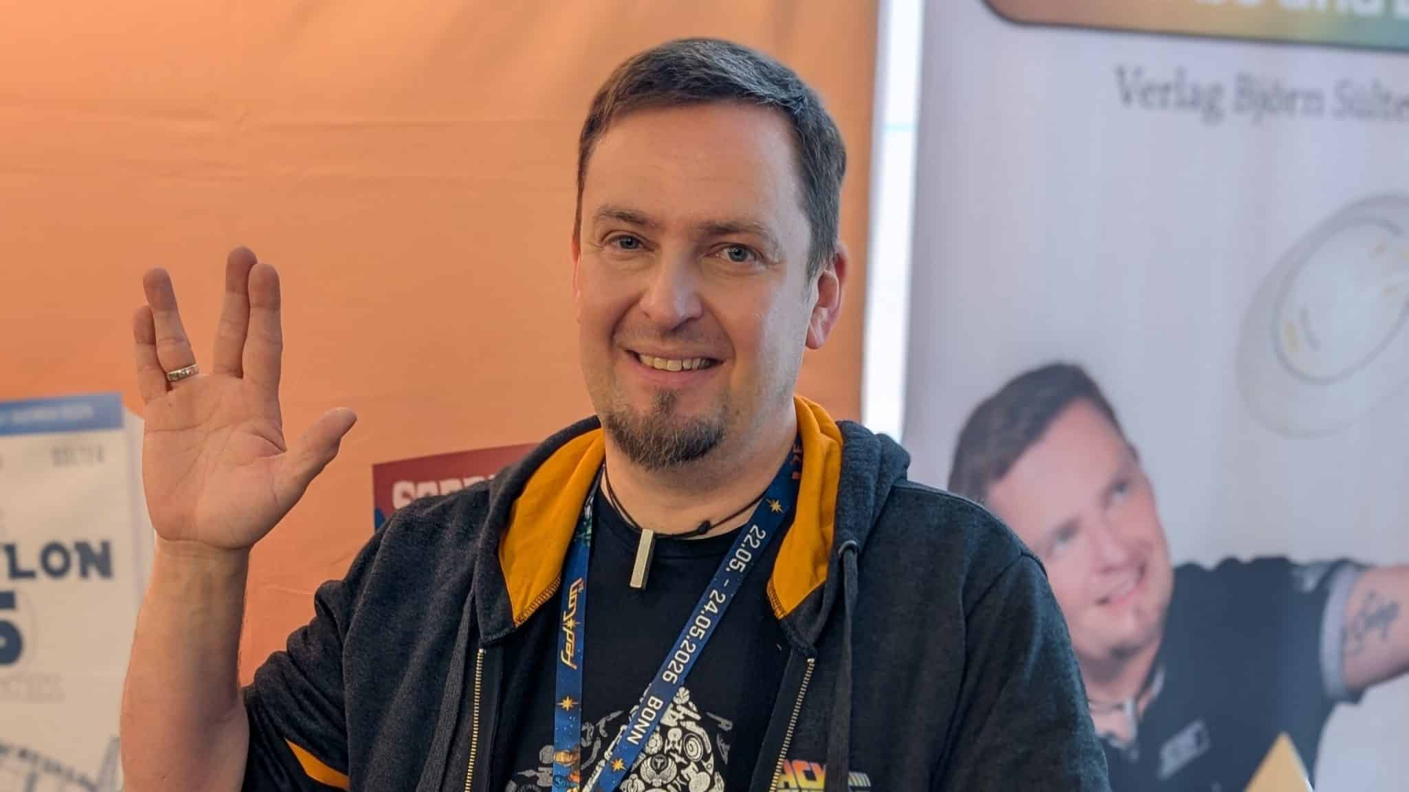 Björn Sülter mit Vulkanier-Gruß